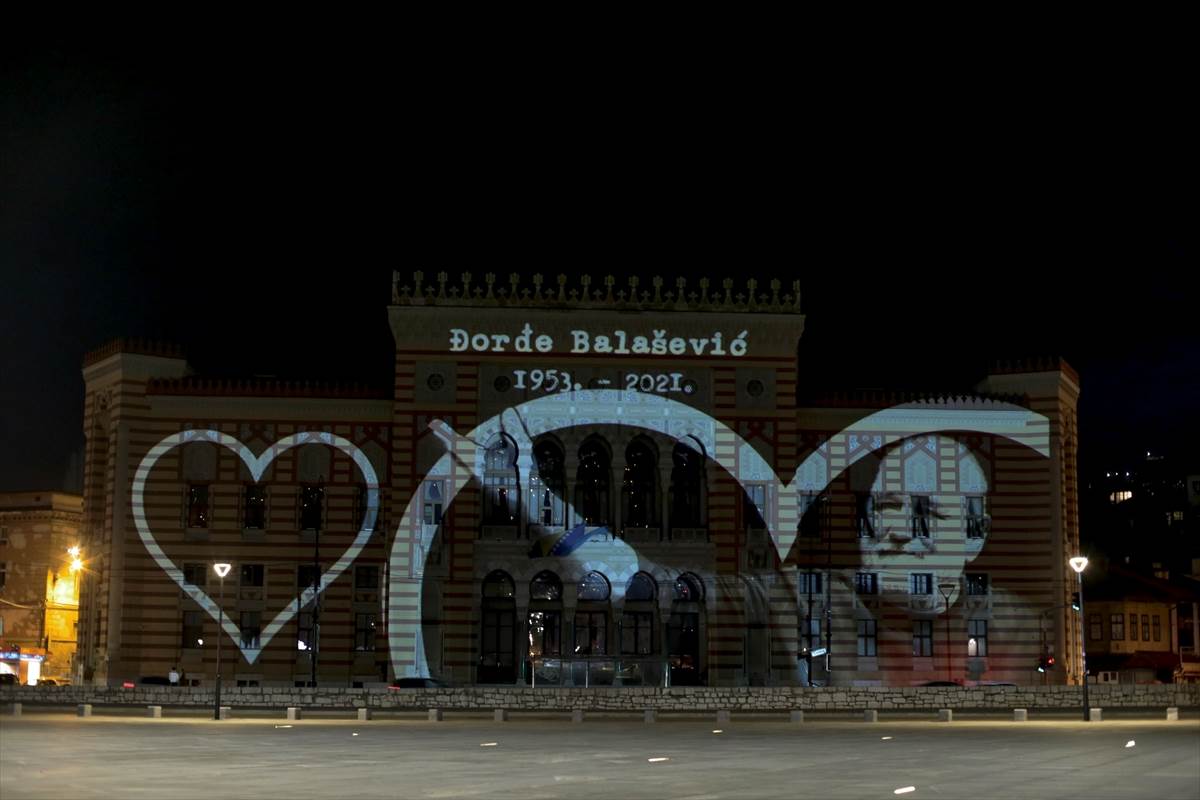  Sarajevska Vijećnica osvijetljena u čast Balaševića 