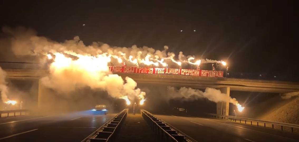  Fudbaleri Zvezde ovo nikad nisu doživjeli: Pratio ih vatromet od Beograda do Subotice (VIDEO) 