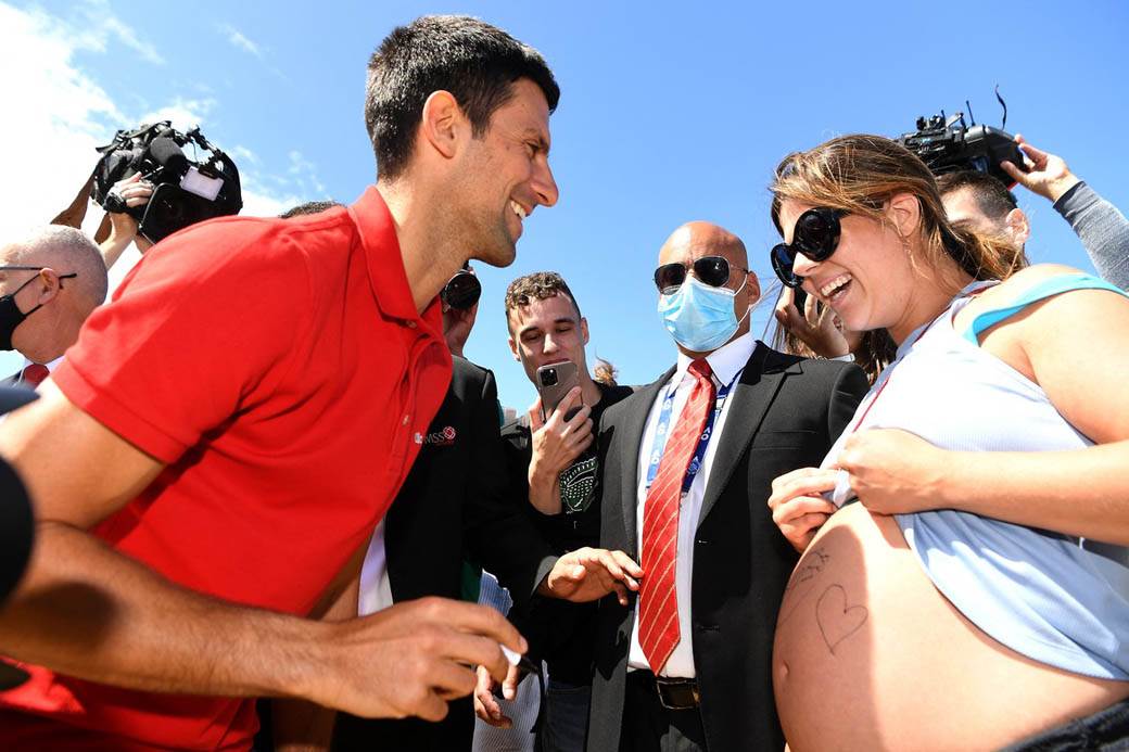  Novak se potpisao trudnici na stomak: Prošetao bos plažom i prekinuo vjenčanje! (FOTO) 