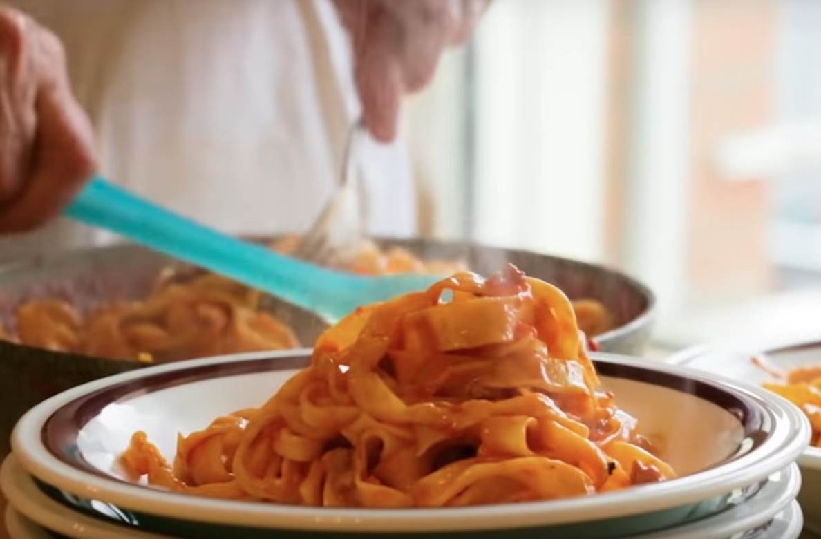  Italijanski recept koji će oduševiti sve koji ga probaju: Spremite domaće taljatele u pikantnom sosu 