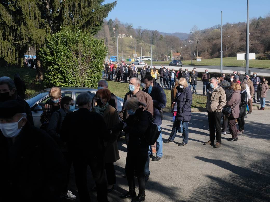  U Zagrebu počela masovna vakcinacija: Haos u redovima, stotine čekaju od ranog jutra 