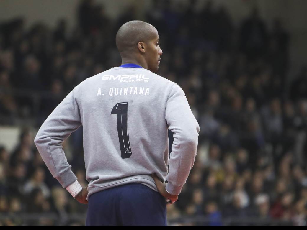  Alfredo Kvintana Povučen dres u čast preminulog golmana: U Portu niko više neće nositi broj 1! 