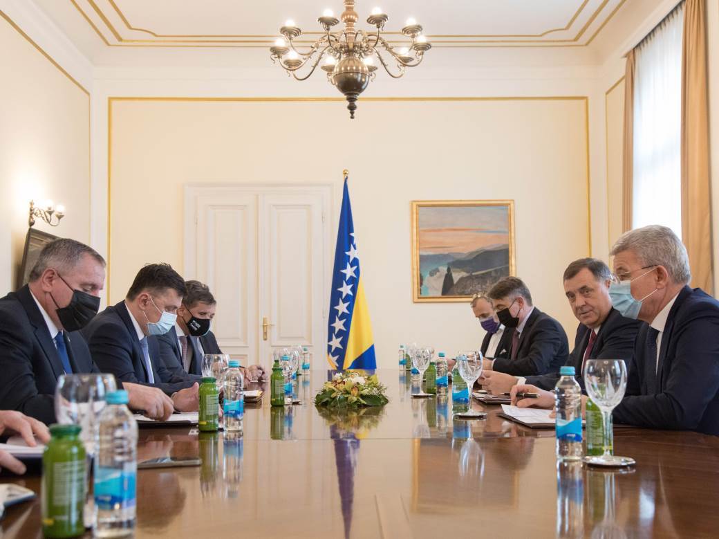  Komšić i Džaferović: Zakazao je "Kovaks", a ne BiH 
