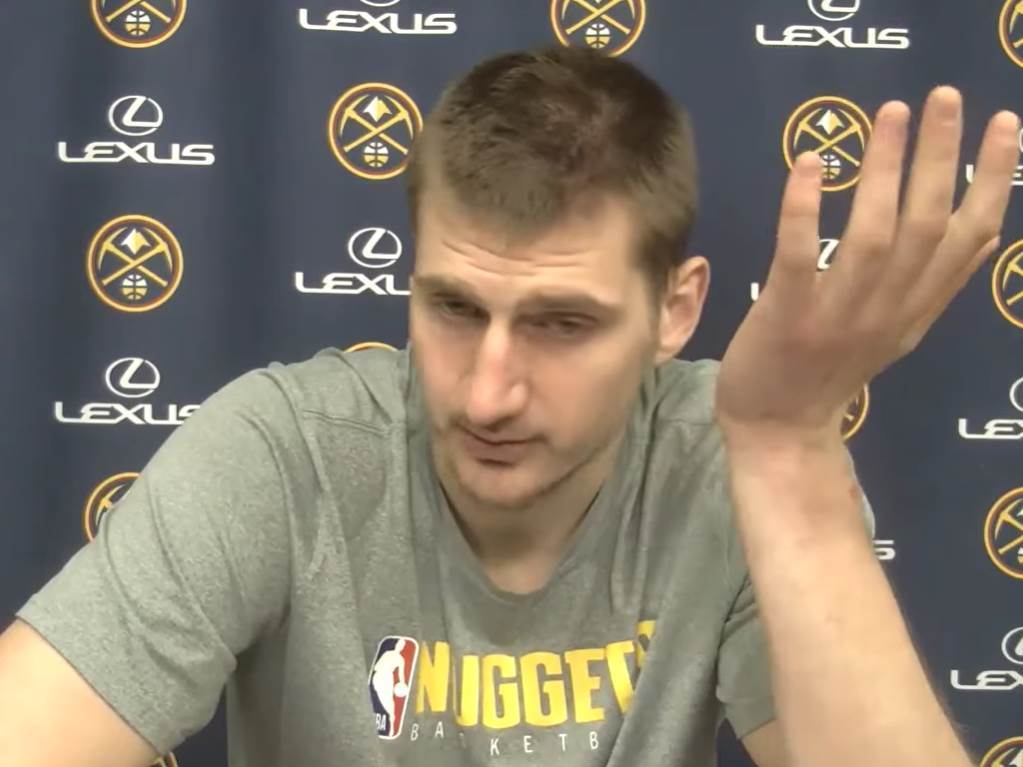  nikola-jokic-zaboravio-srpski-zbunio-se-basketbol-boze-me-sacuvaj-hit-video 