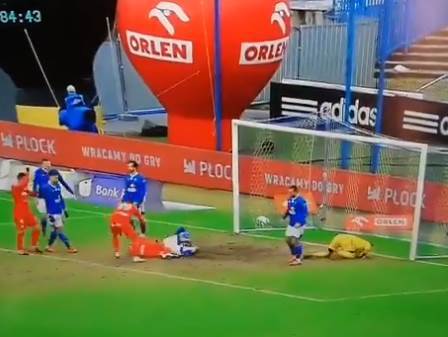  Uroš Radaković postigao gol na debiju za Vislu iz Krakova, pa prebačen u bolnicu zbog povrede 