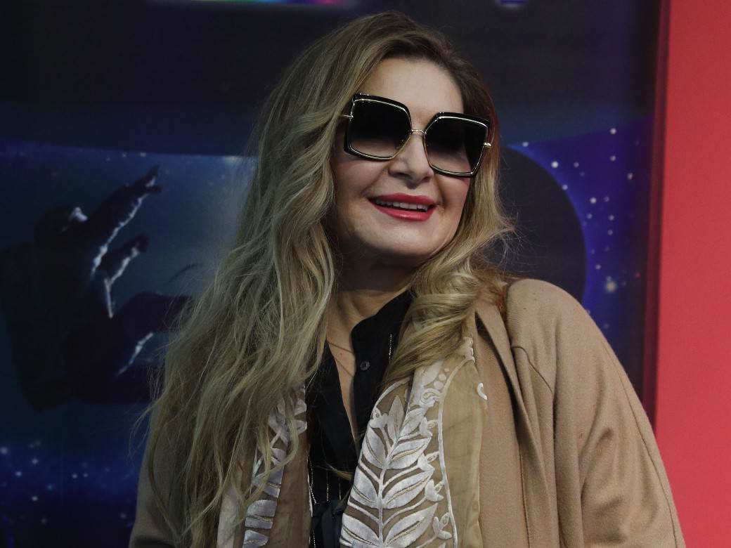 Ima 68 godina, a ovako izgleda bez fotošopa: Danica Maksimović objavila selfi iz kreveta i oduševila! (FOTO) 