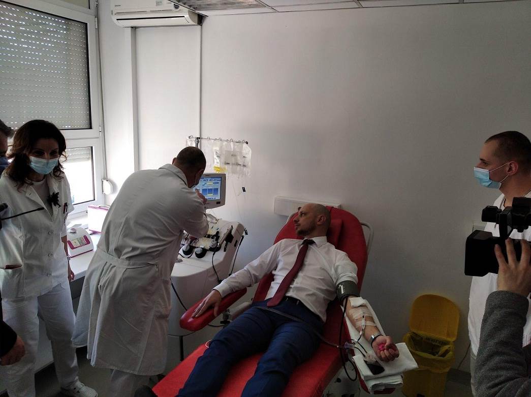  Srpska dobila aparat za prikupljanje krvne plazme, prvi dobrovoljci dali krv (FOTO) 