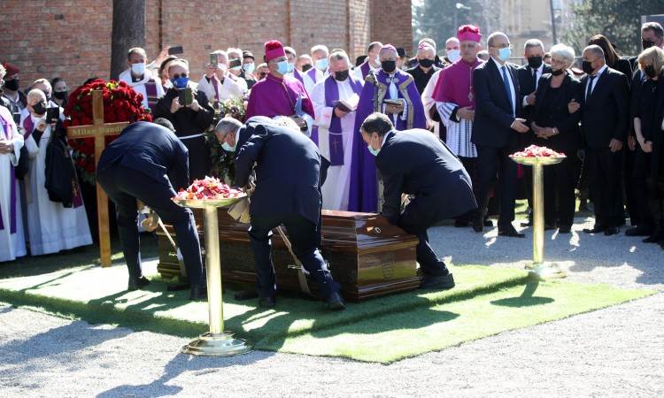  Sahranjen Milan Bandić, na sahrani više hiljada ljudi 