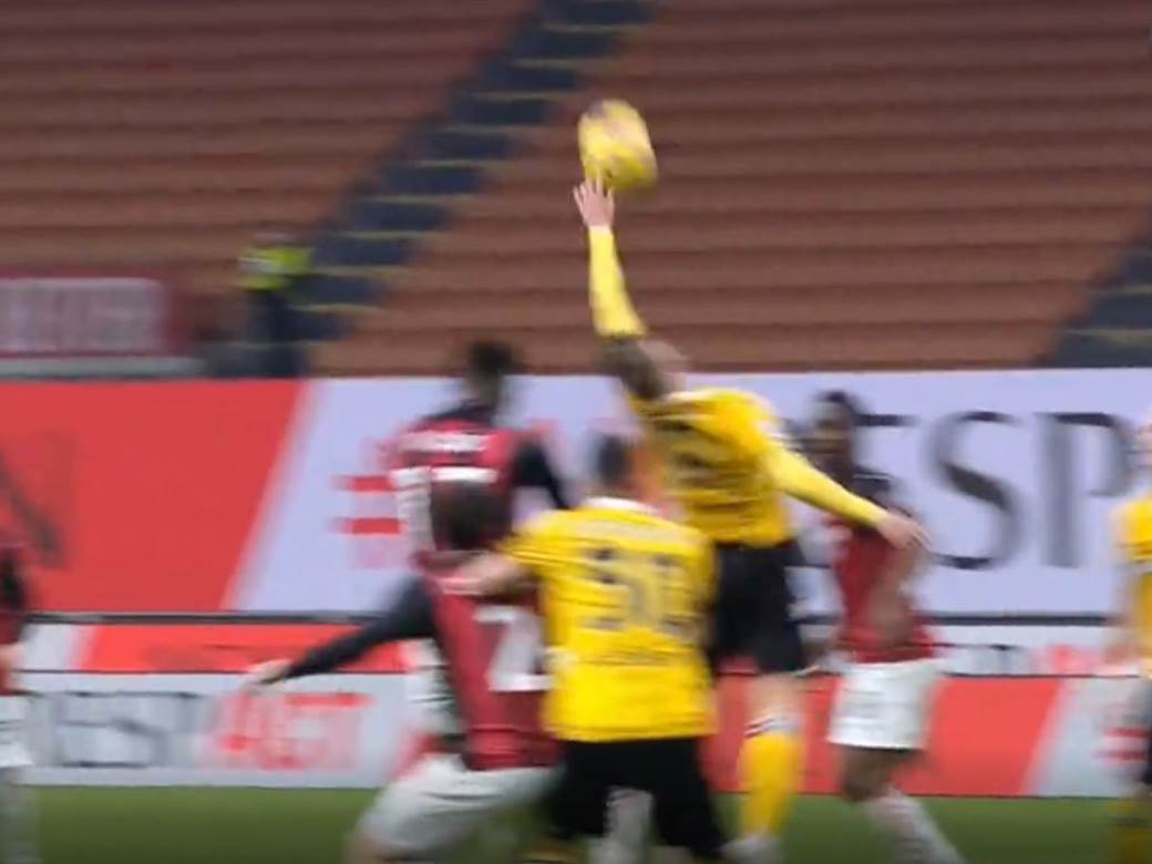  milan-udineze-1-1-najgluplji-penal-igranje-rukom-dudic-vidic-kuzmanovic 