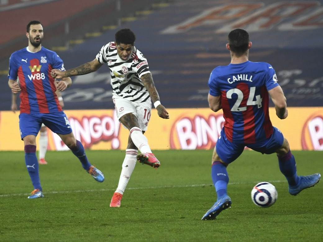  mancester-junajted-svadja-igraca-na-terenu-psovke-uvrede-video-snimak-twitter 