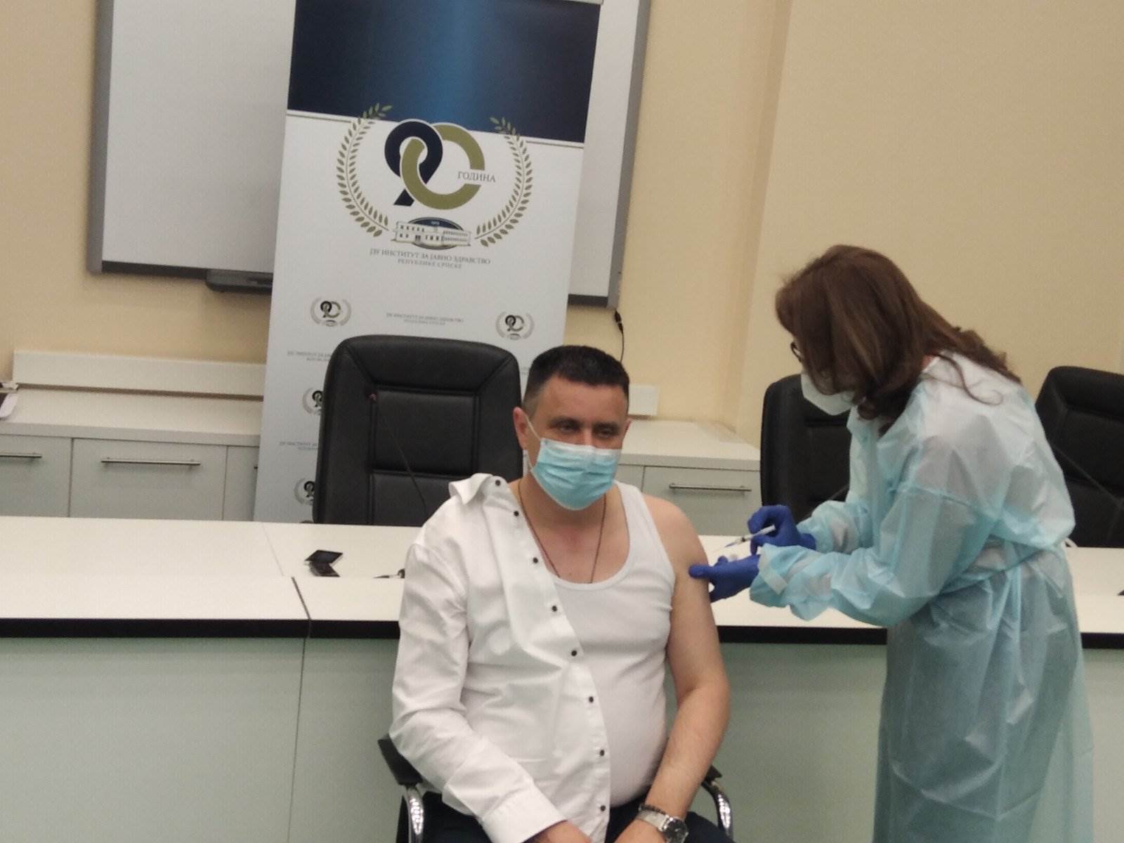  Đajić zabrinut: Očekujemo novi talas, maske nositi i u kući 