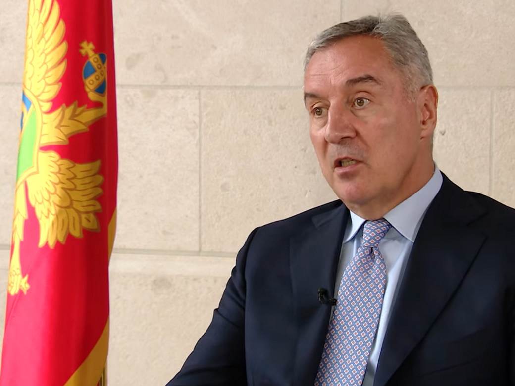  Đukanović čestitao Dodiku na pobjedi  