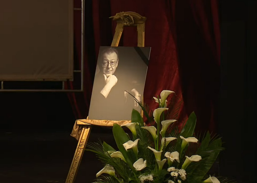  Posljednje zbogom Borisu Komneniću: Ćerka u suzama na komemoraciji, kolega ispričao anegdotu 