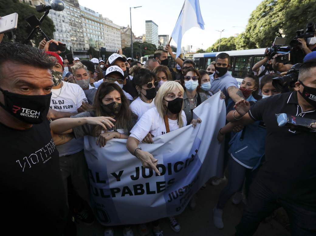  dijego-maradona-protest-cerke-argentina 