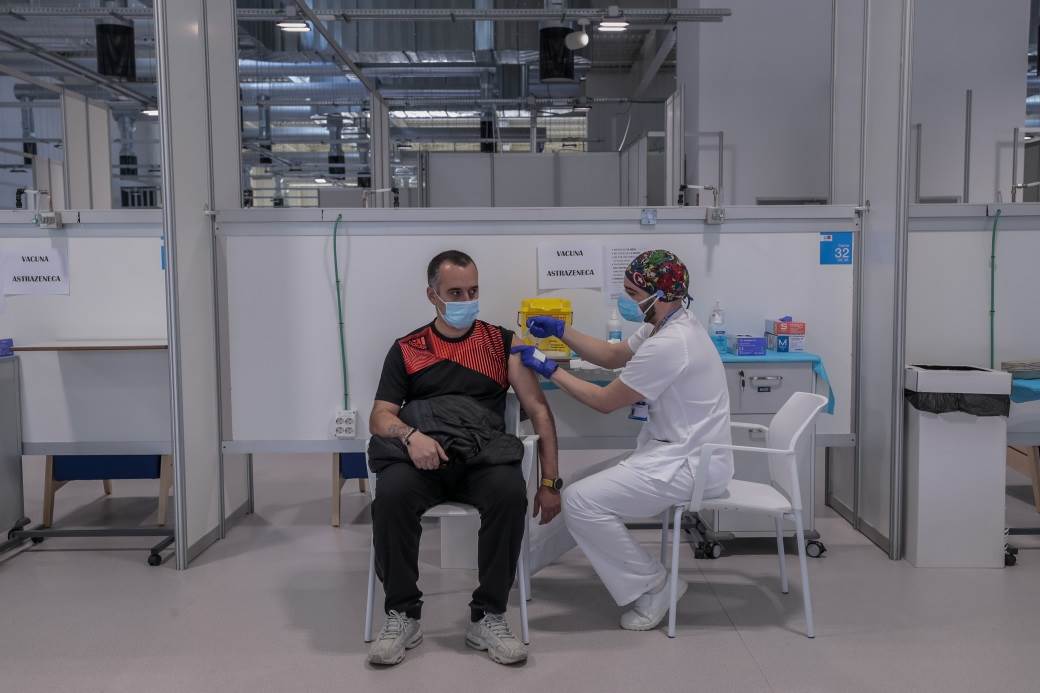  Italija i Rumunija obustavile vakcinaciju jednim kontingentom AstraZeneke 