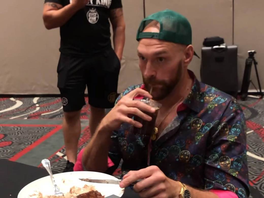  tajson-fjuri-pijem-12-piva-dnevno-entoni-dzosua-boks-sampion-sveta-teskasi. 