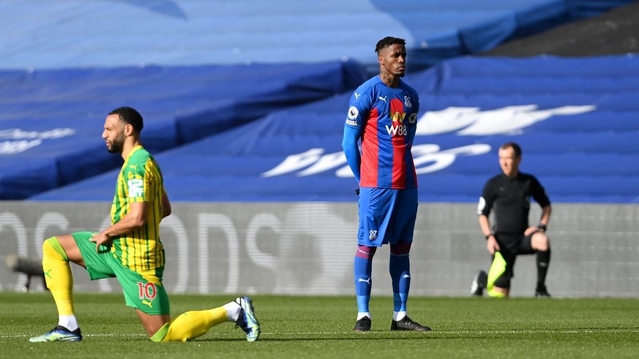  Vilfrid Zaha odbija da kleči protiv rasizma Premijer liga 