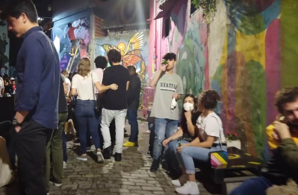  Ogromna korona žurka od 600 ljudi, policija razvaljivala vrata sjekirama! 