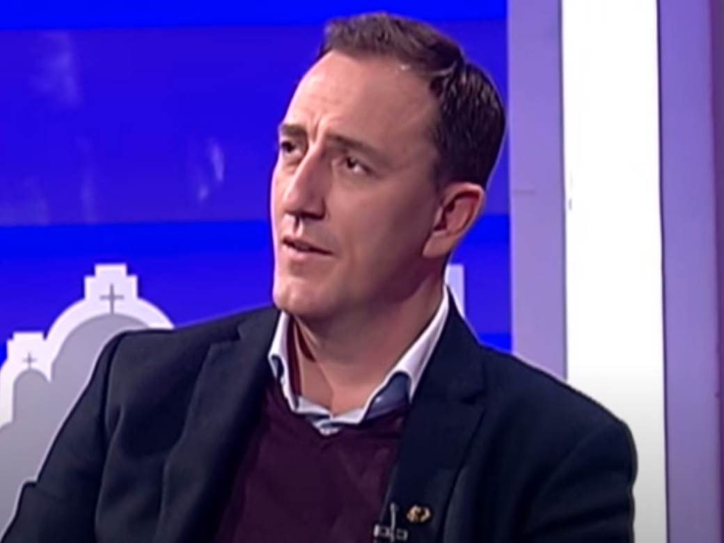  Pjevač objavio strašnu vijest: Otac mu umro 6 dana poslije majke - "Znao sam da te neće pustiti da odeš sama" 