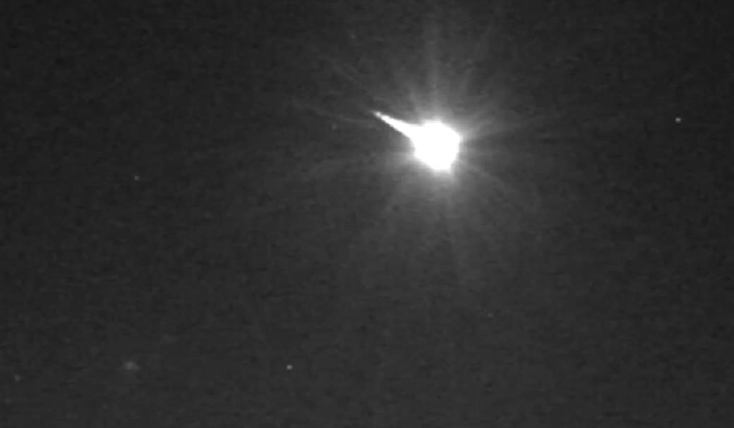  Meteor parao nebo nad Britanijom, probijen zvučni zid! 