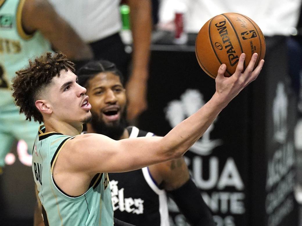  lamelo-bol-slomio-ruku 