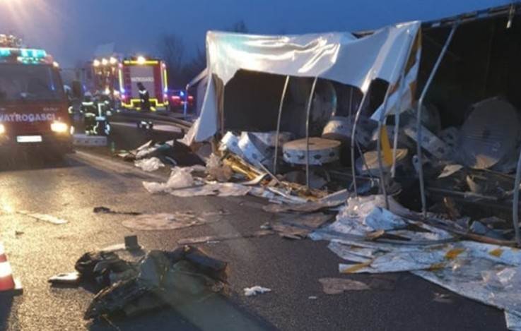  Prevrnuo se kamion kod Okučana, poginule četiri osobe (FOTO) 