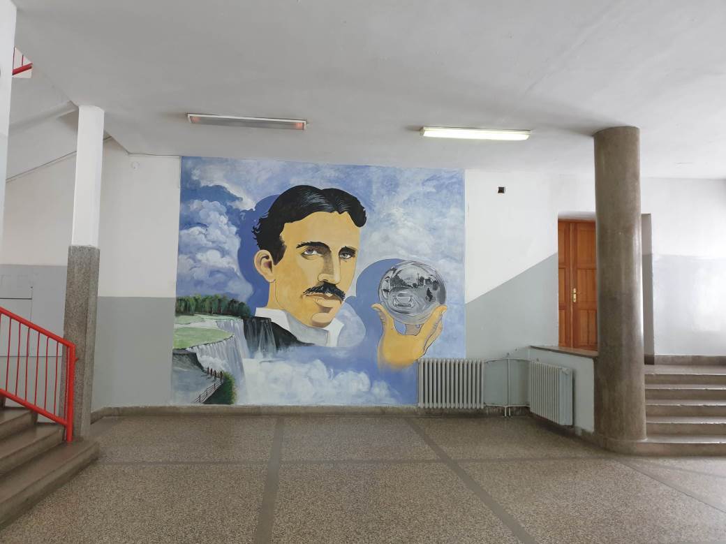  Mural Nikole Tesle krasi hol "Srednjoškolskog centra" na Palama 