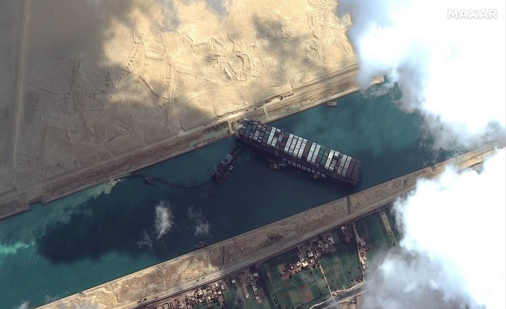  Pogledajte simulaciju: Ovako se brod nasukao u Sueckom kanalu (VIDEO) 