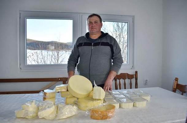  Marinko u rodnom selu ostvario "inostranstvo": Proizvodi tradicionalni janjski sir i kajmak (FOTO) 
