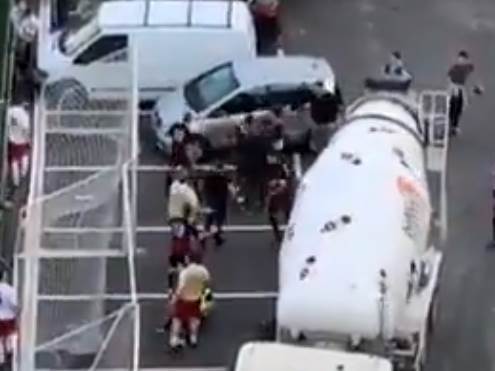  Haos na utakmici u Beogradu - svi se tukli! Pesničenje , uprava, redara! fudbaleru slomlljena ruka 