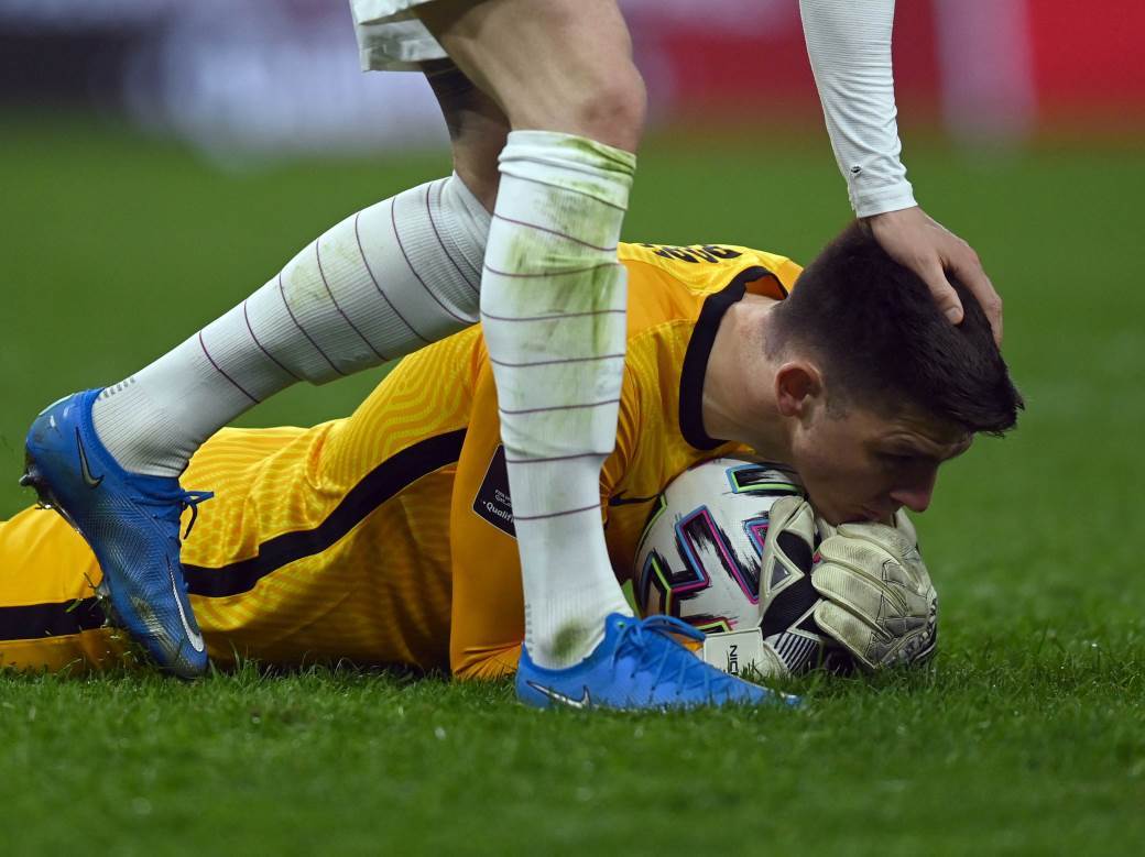  gari-lineker-albanci-nepokosena-trava-engleska-albanija 