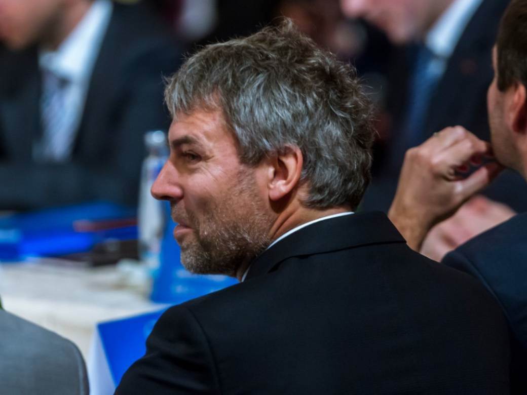  Ko je milijarder koji je poginuo u padu helikoptera? Vlasnik Telenora u Srbiji, "težak" 17,5 milijardi dolara 