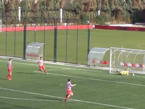  Zvezdin golman postigao autogol kakav (vjerovatno) nikad niste vidjeli! Čudan potez VIDEO 