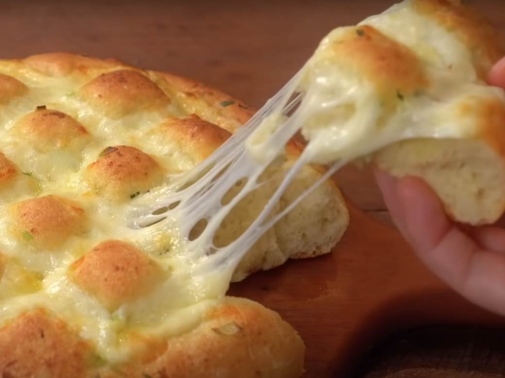  Domaći hljeb sa sirom: Recept ima 3 miliona pregleda a mogu da ga spreme i potpuni početnici! 