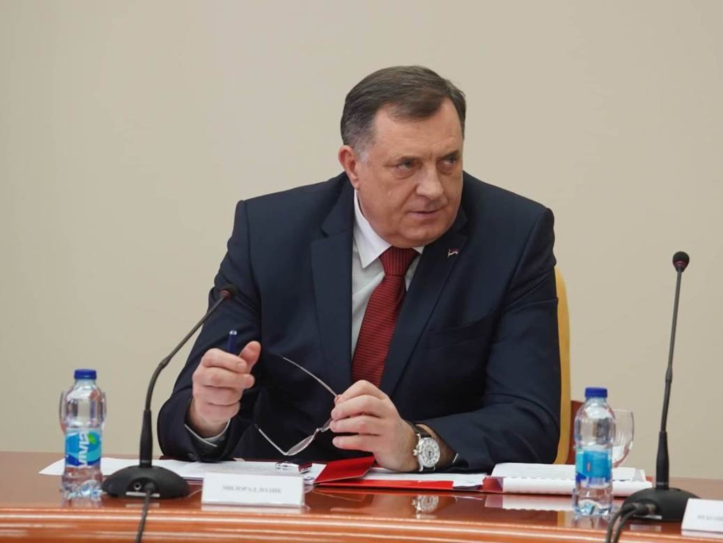  Dodik pokrenuo incijativu o neprihvatanju nametnutog Inckovog zakona 
