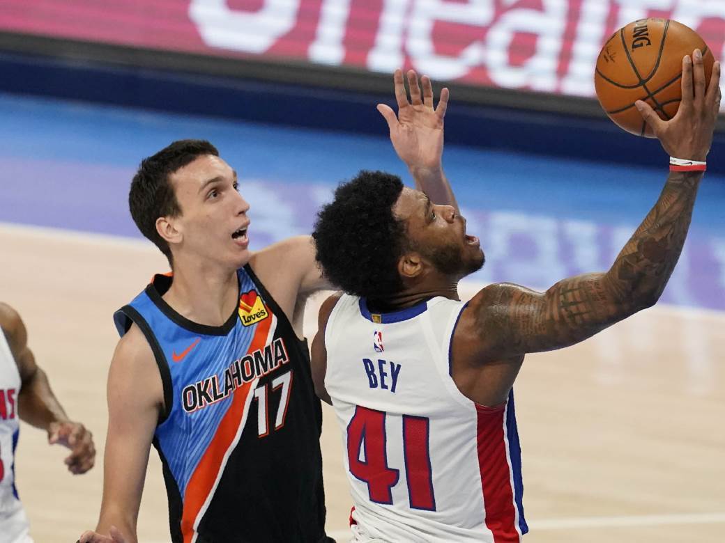  aleksej-pokusevski-19-poena-oklahoma-detroit-poraz-nba-video 