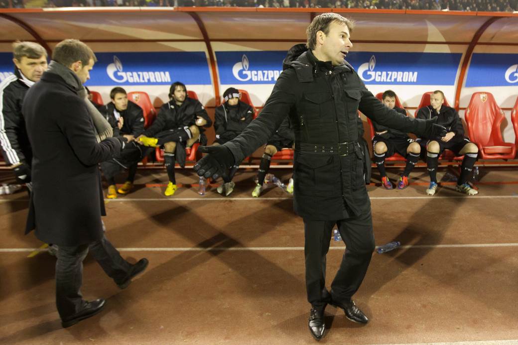  aleksandar-stanojevic-141-derbi-fk-crvena-zvezda-fk-partizan-poluvreme-na-klupi 