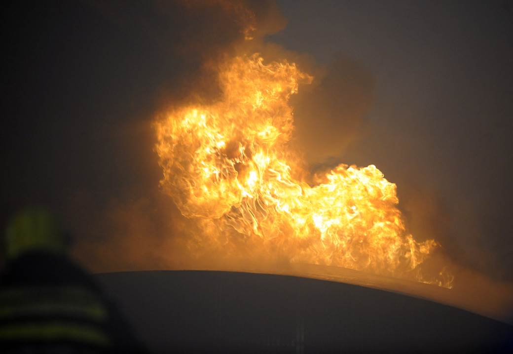  Požar kod Bijeljine: Izgorjeli sijeno, slama, bik i krava 