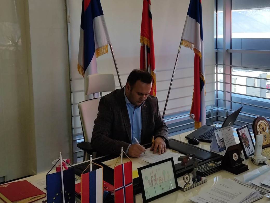  Ćosić poslao tortu Benjamini Karić 