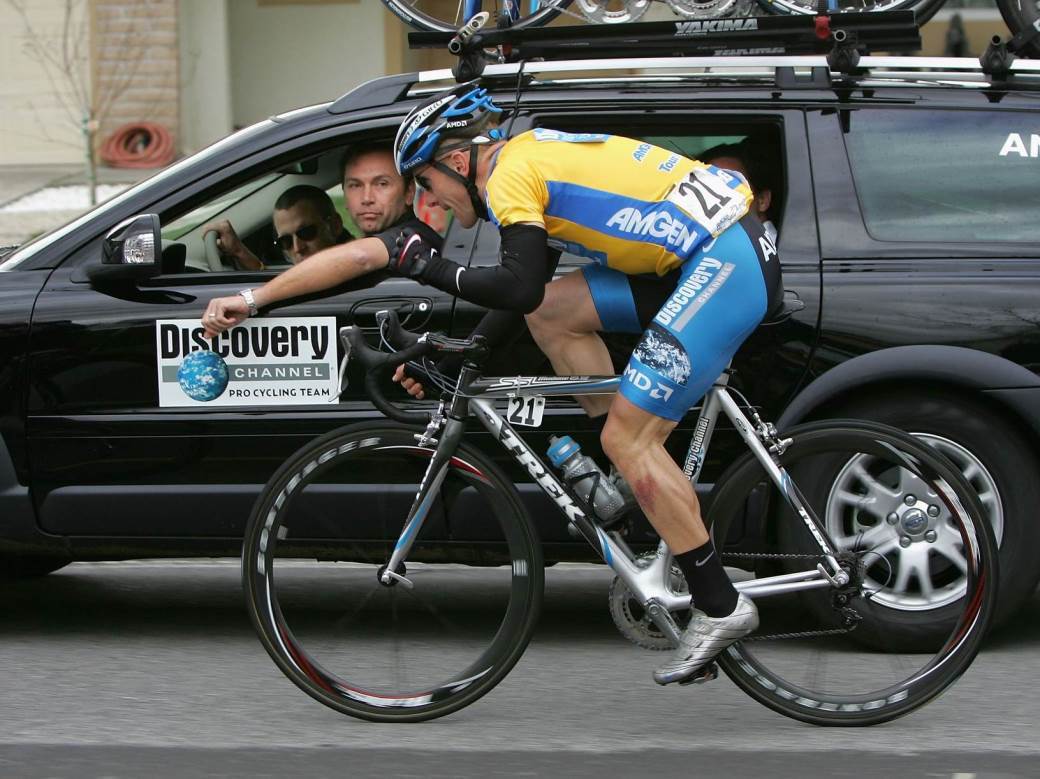  lens armstrong koristio motor na biciklu pored dopinga 