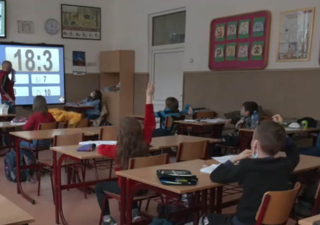  Škola traži nastavnika na Facebooku 