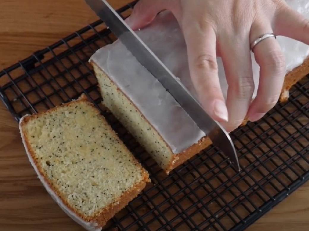  Jednostavan kolač za svaki dan: Pomešajte grejpfrut i mak i dobićete nezaboravan ukus! 