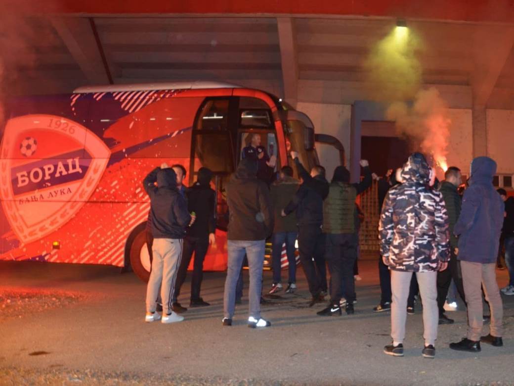  lešinari doček fudbalera fk borac nakon pobjede u sarajevu foto 