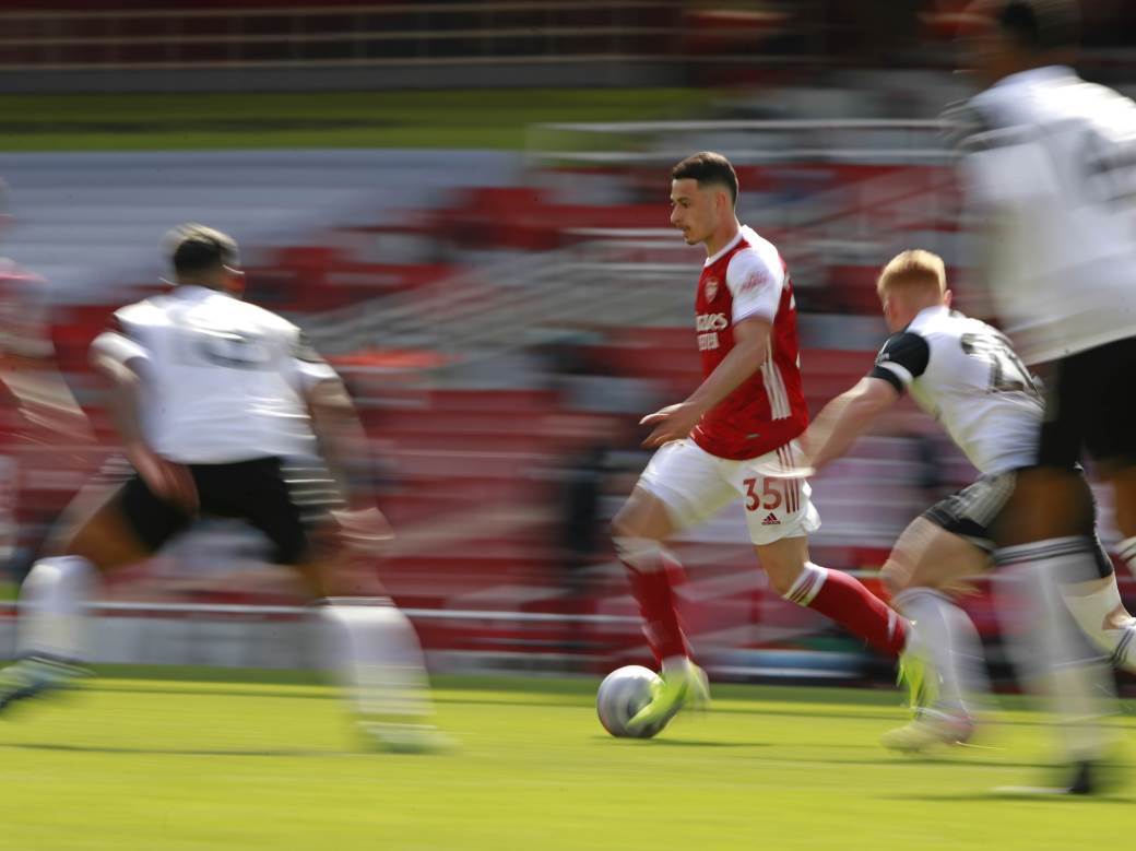 var lakrdija na utakmici arsenal fulam 