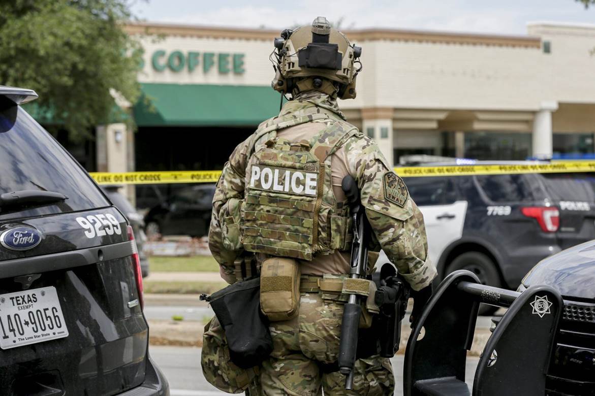  Pucnjava u Teksasu, ubijeno najmanje troje ljudi 