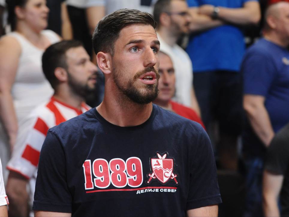  Miloš Degenek napustio Zvezdu 