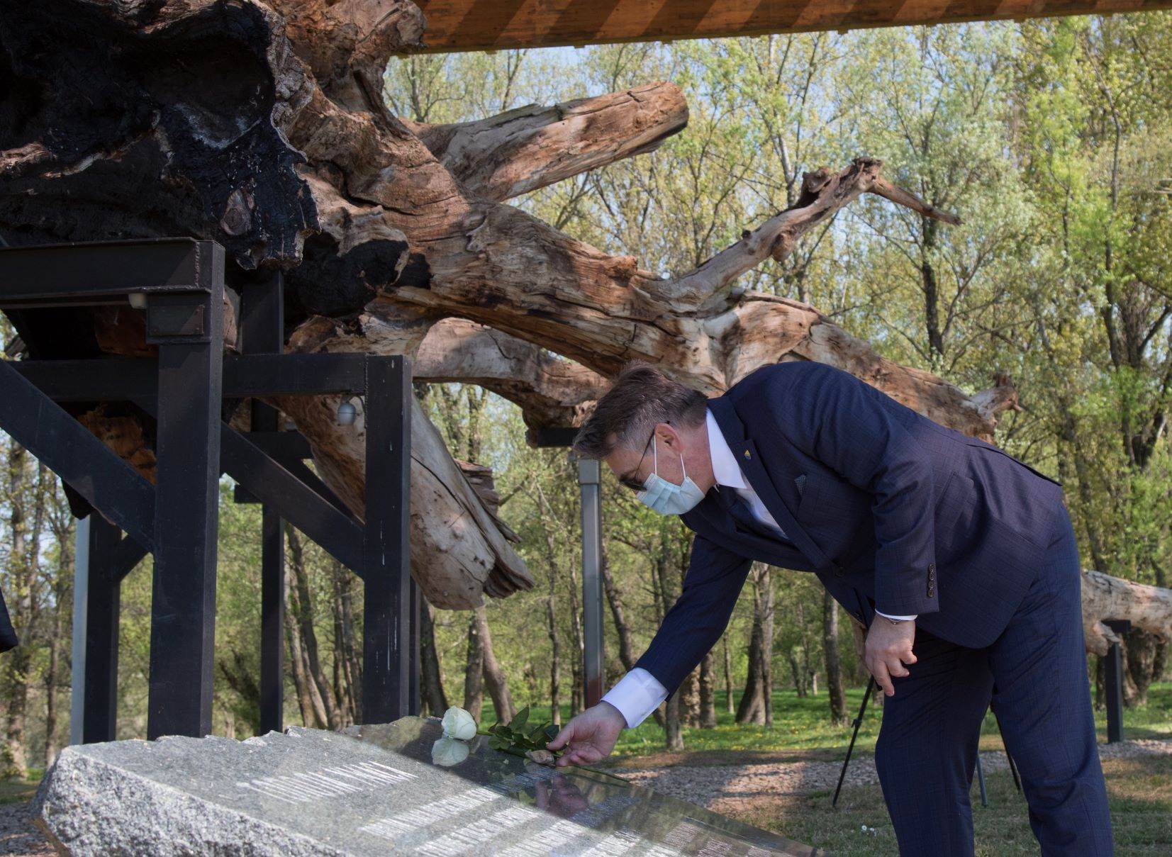  Komšić odao počast žrtvama Jasenovca: Učimo iz prošlosti kako bismo bili bolji ljudi 