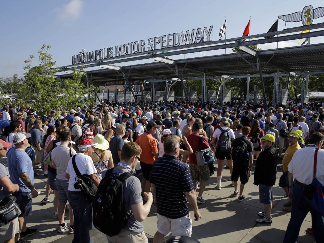  trka 500 milja indijanapolisa 135 000 navijača 