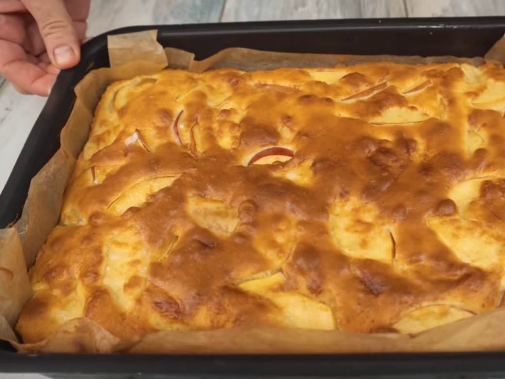  Super-ukusna pita od jabuka: Sprema se bukvalno 10 minuta, a ukus će vas očarati 