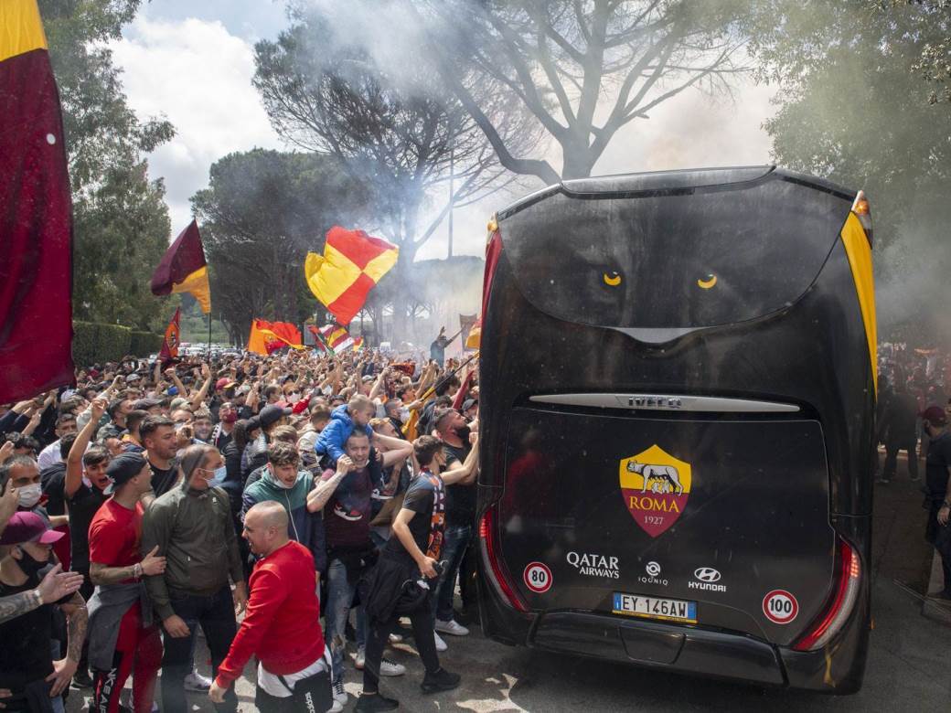  navijači ispratili fudbalere vučice na duel sa mančester junajtedom u ligi evrope 